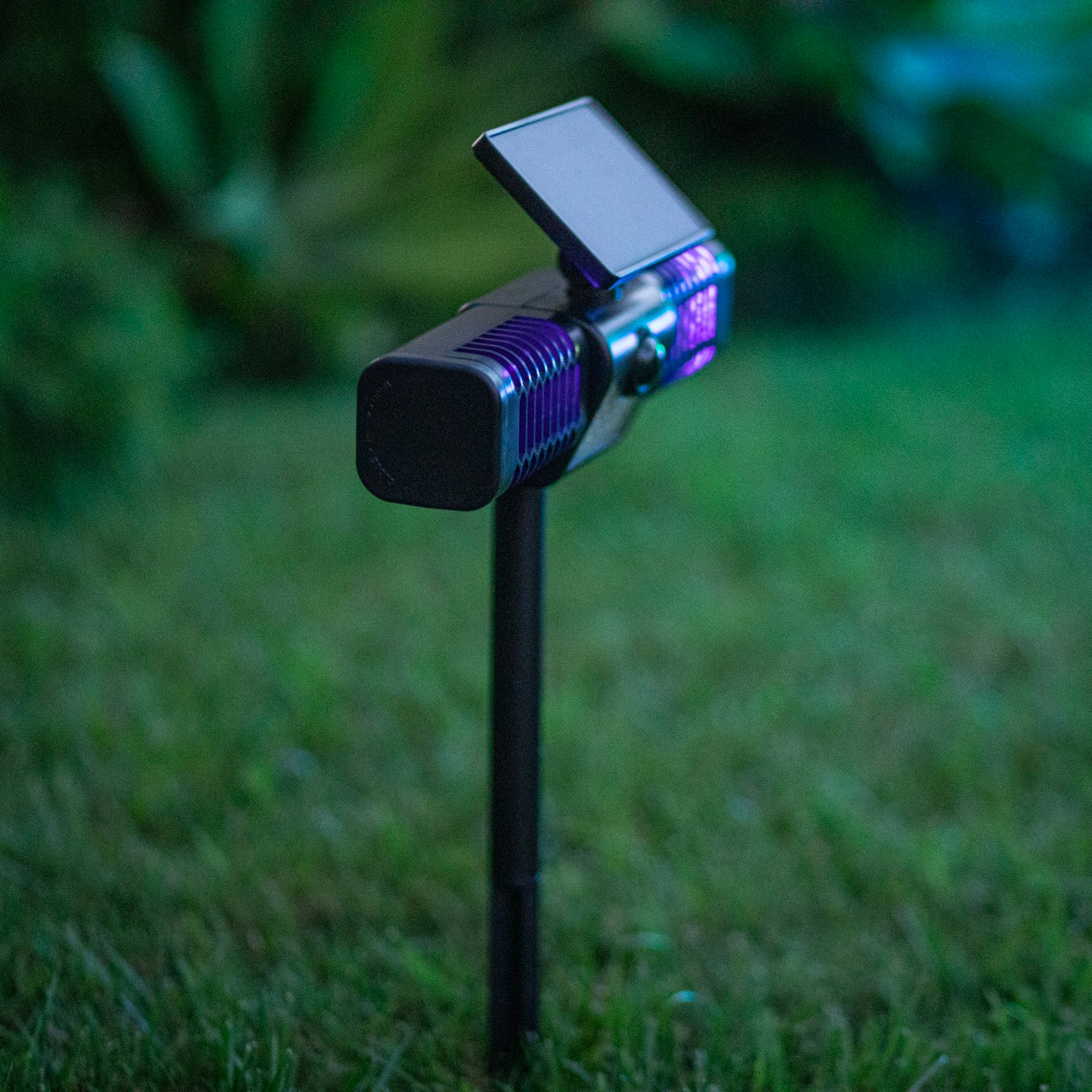 Bell + Howell 1200-Volt Solar Monster Zapper 2 in 1 Solar Trapper and