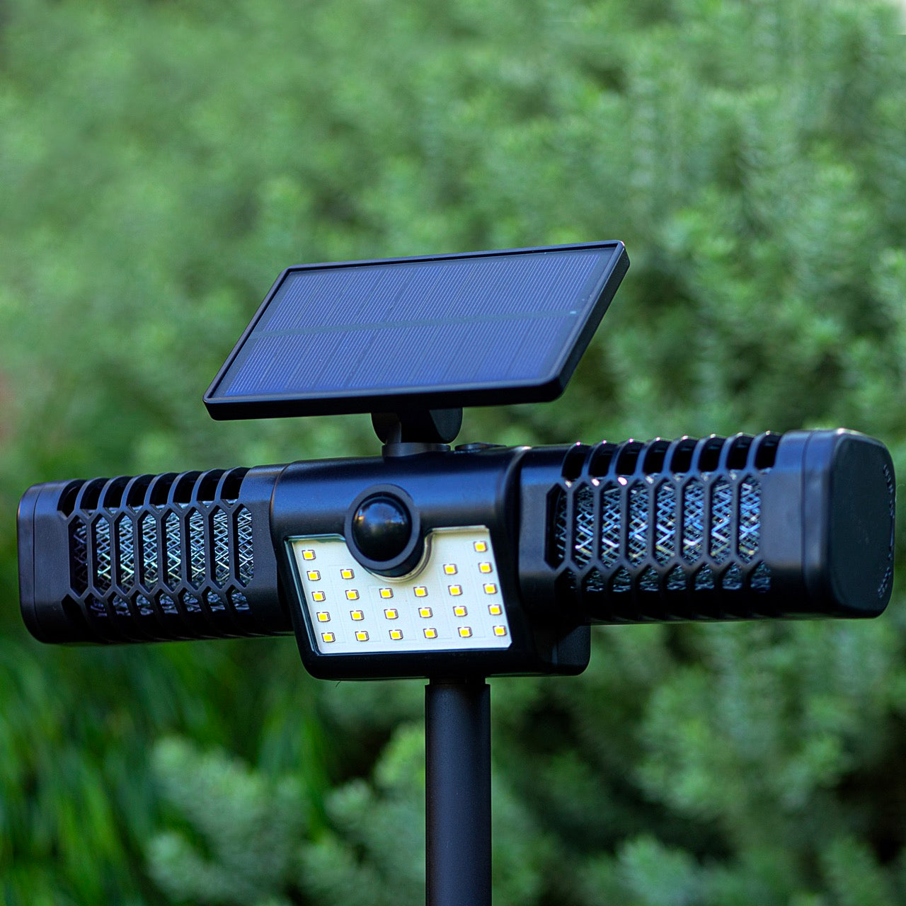 Bell + Howell 1200-Volt Solar Monster Zapper 2 in 1 Solar Trapper and